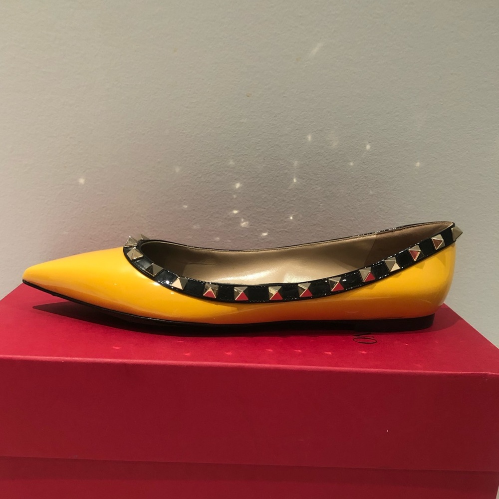 Valentino rockstud flat- yellow patent leather